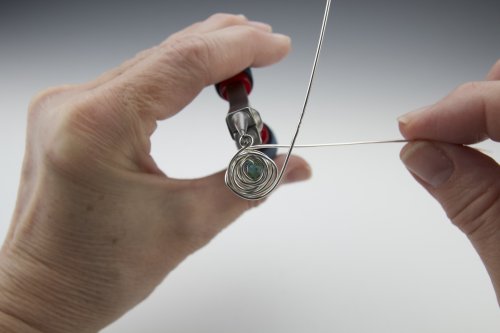 Susan Barzacchini's Infinity Rose Wire Bracelet - Making the Four Rose Link Loops, Contemporary Wire Jewelry, Coiling, Coiling Wire, Wire Coiling, make a loop with the left wire